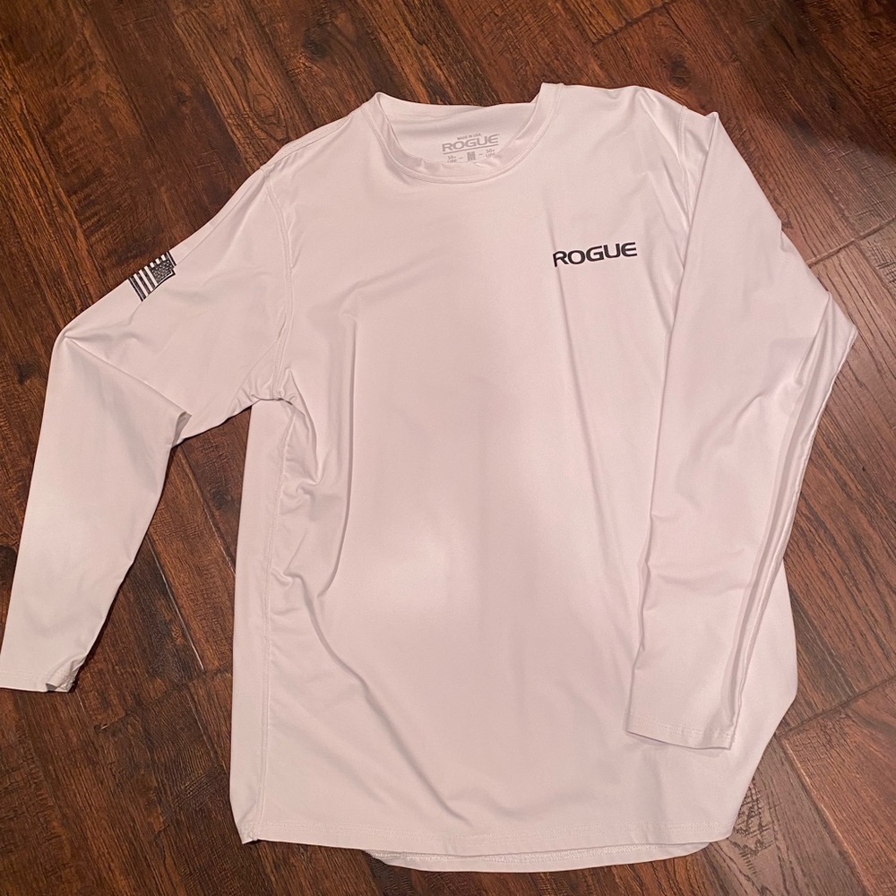 Men’s Rogue brand UPF 50 long sleeved T-shirt. Size medium